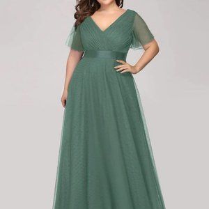 Women's Green Floor-Length Plus Size Formal Bridesmaid Dress with Short Sleeve